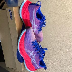 ASICS Superblast Size 11 men, Women 12.5, these are unisex.